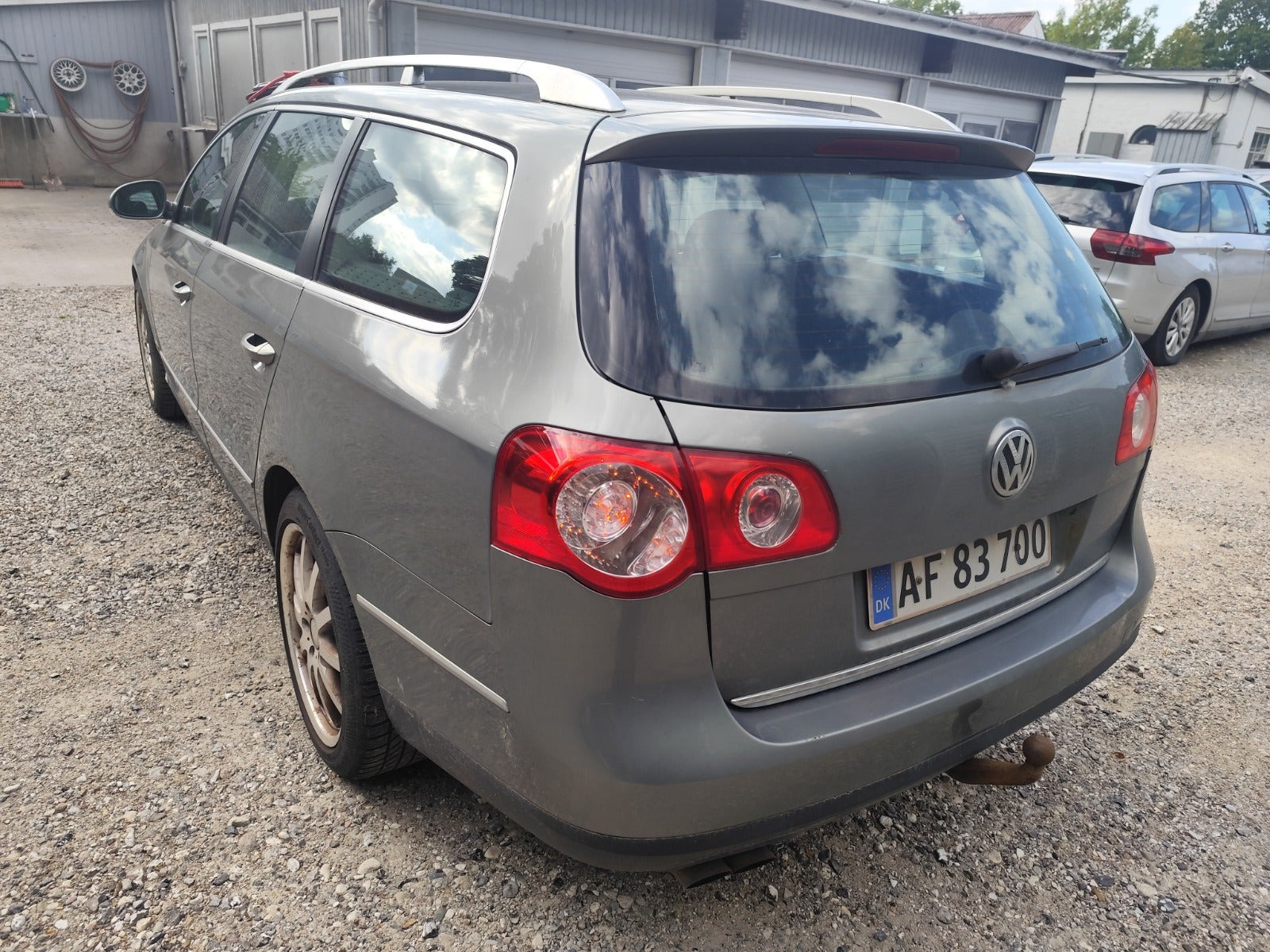 Gul VW Passat fra 2006