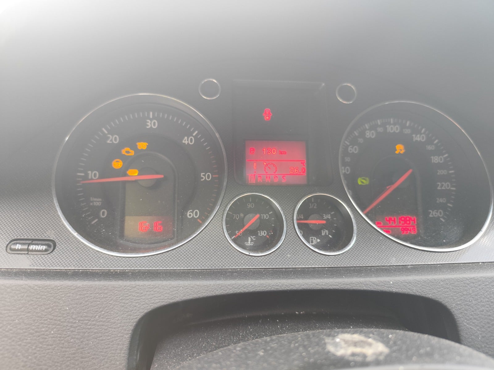 Gul VW Passat fra 2006