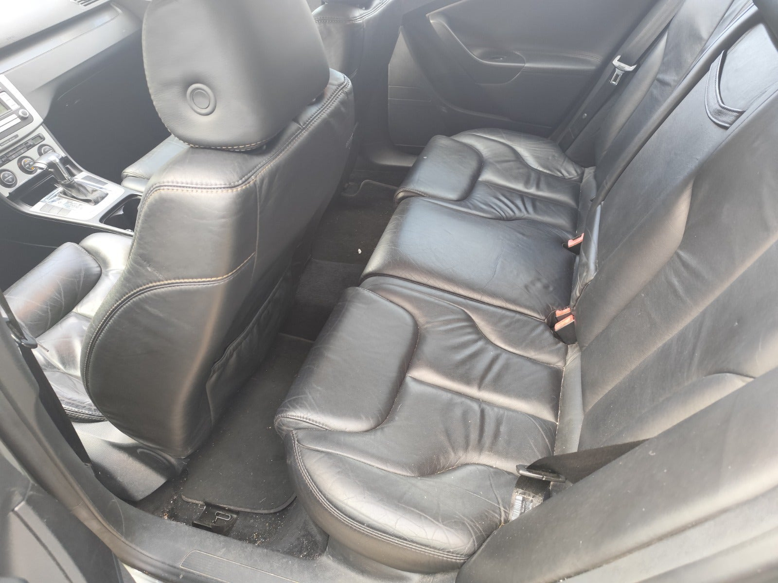 Gul VW Passat fra 2006