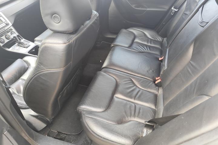 Gul VW Passat fra 2006