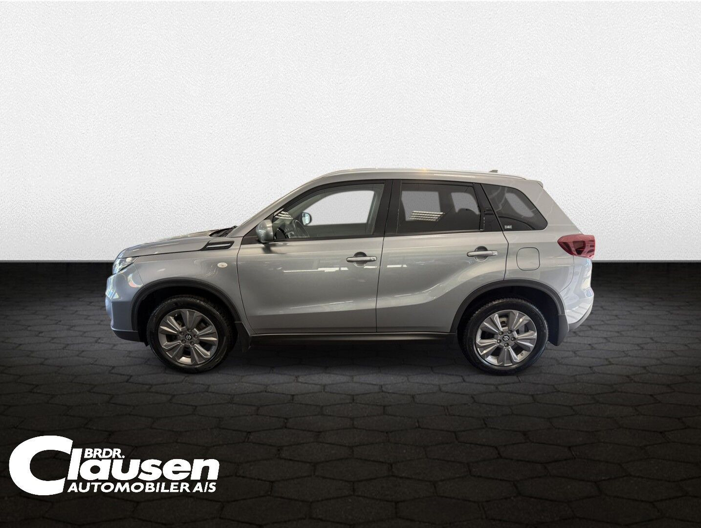 Grå Suzuki Vitara fra 2023