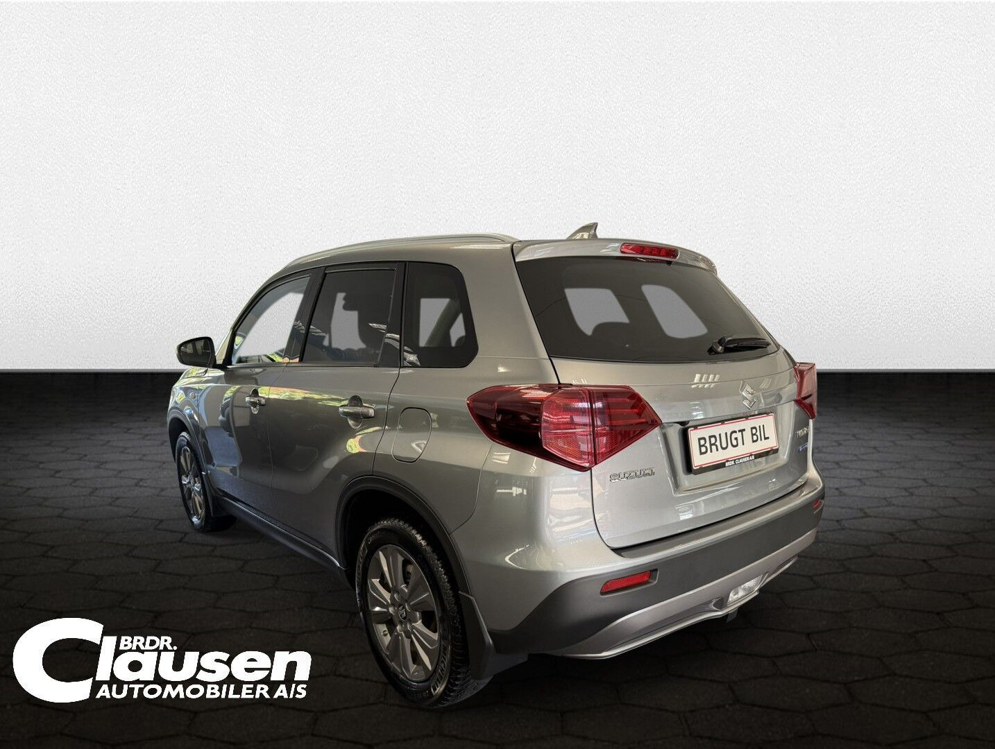 Grå Suzuki Vitara fra 2023