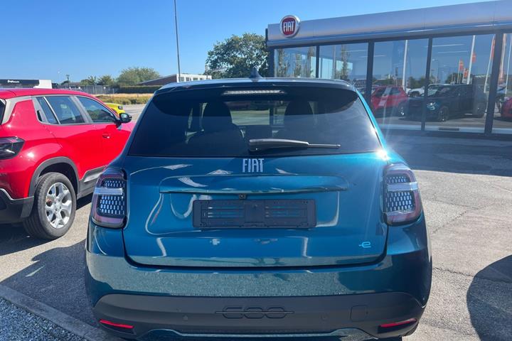 Grøn Fiat 600e fra 2024