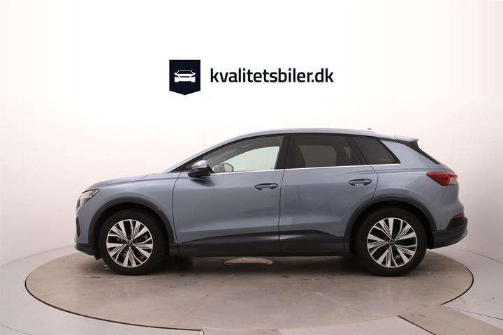 Blå Audi Q4 fra 2024