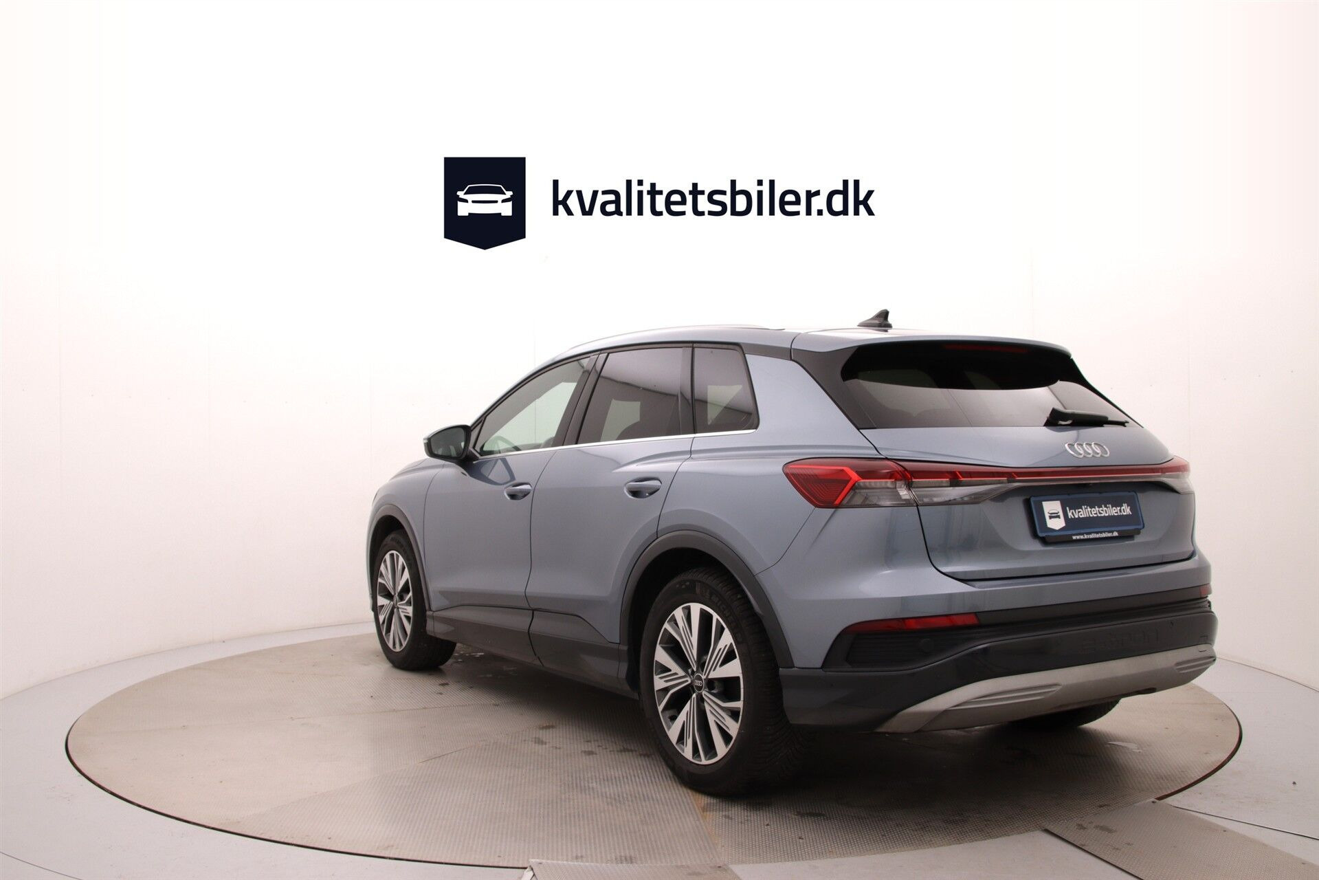 Blå Audi Q4 fra 2024
