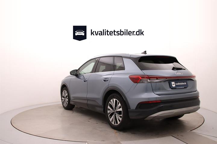 Blå Audi Q4 fra 2024