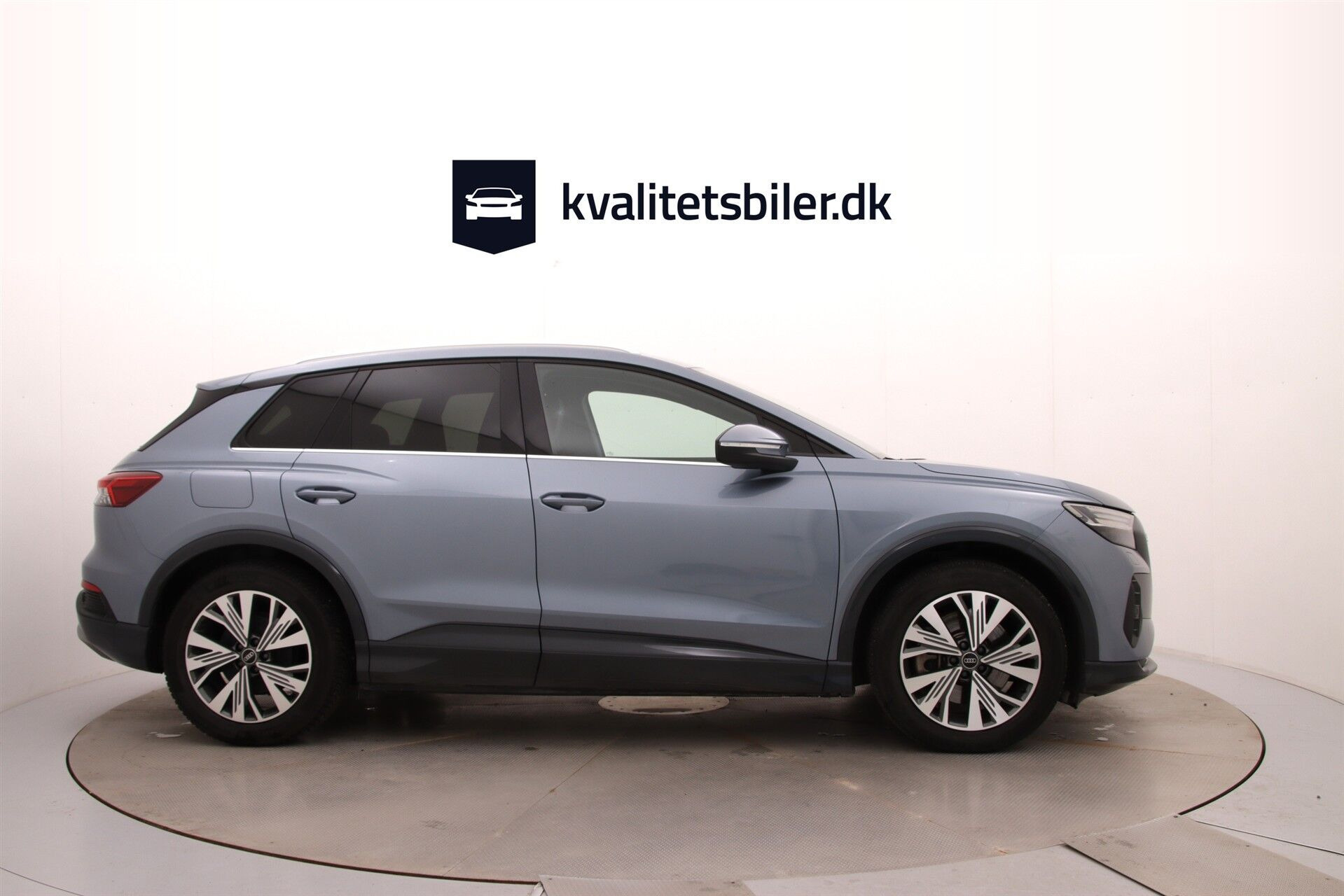 Blå Audi Q4 fra 2024