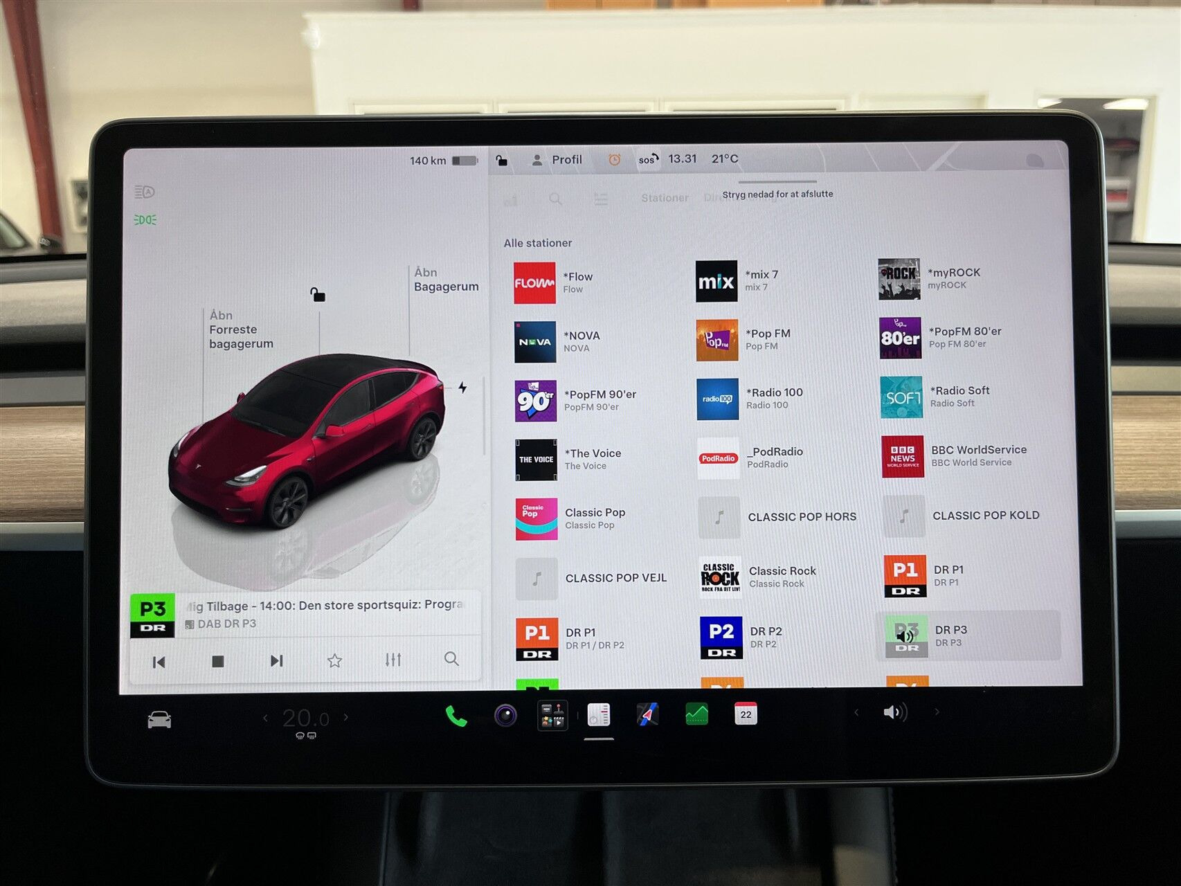 Rød Tesla Model Y fra 2023