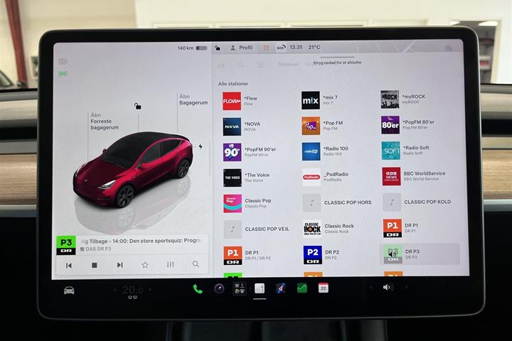 Rød Tesla Model Y fra 2023