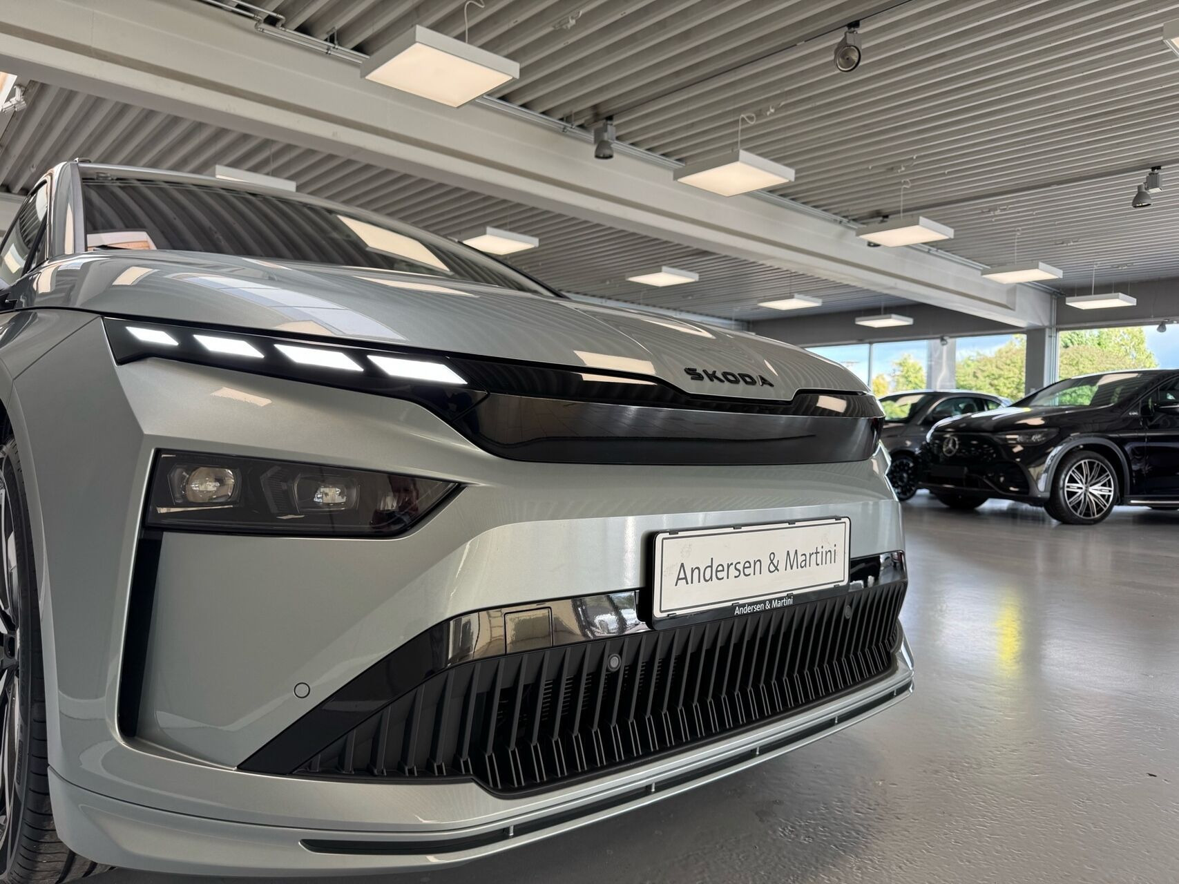 Grå Skoda Enyaq fra 2026