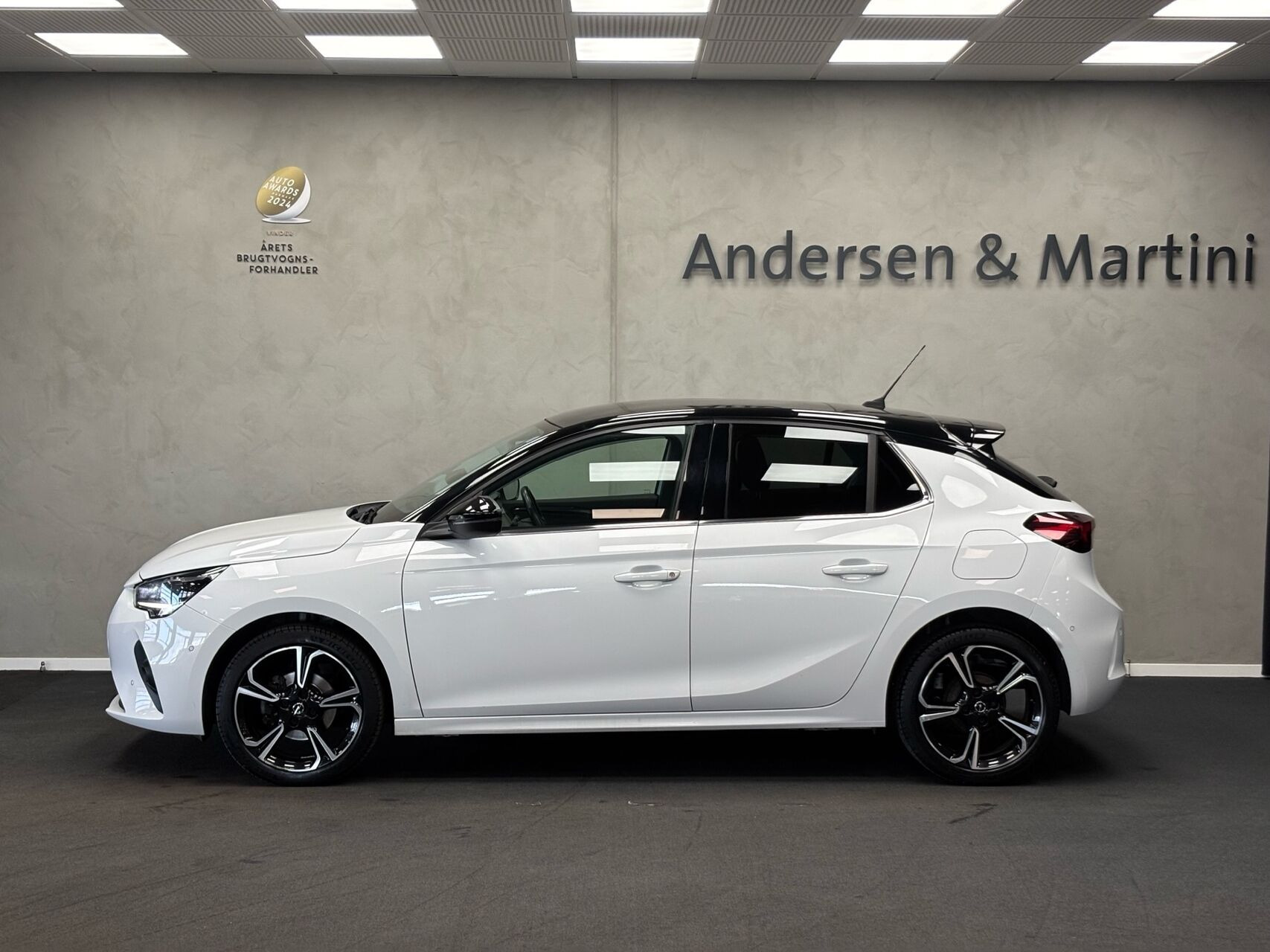 Hvid Opel Corsa fra 2020
