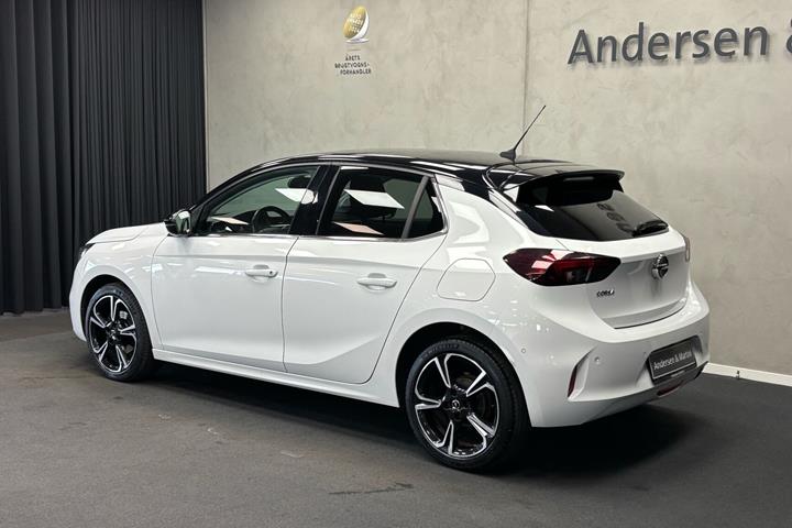 Hvid Opel Corsa fra 2020
