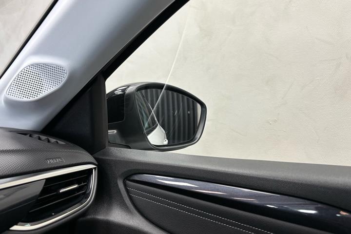 Hvid Opel Corsa fra 2020