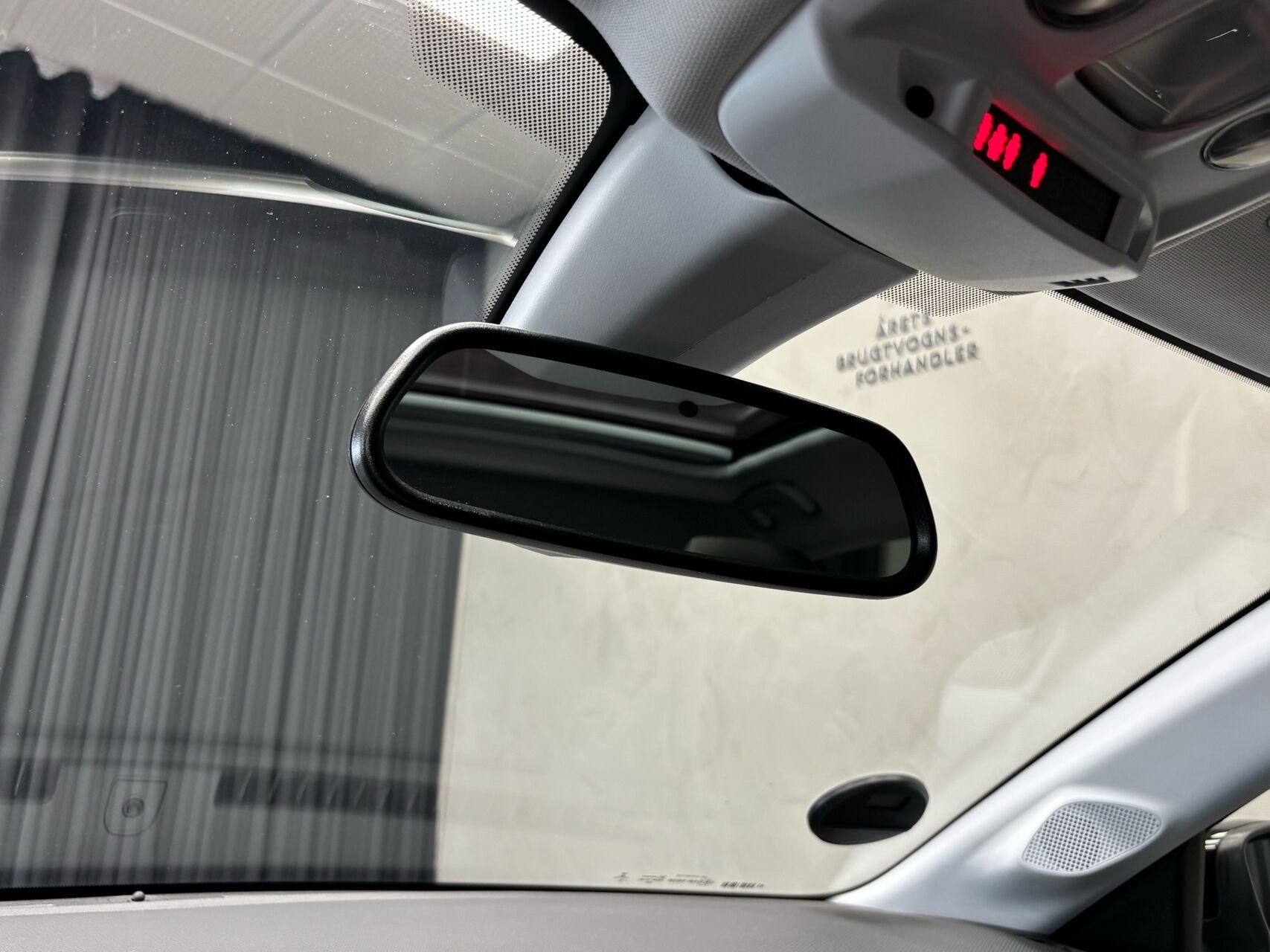 Hvid Opel Corsa fra 2020