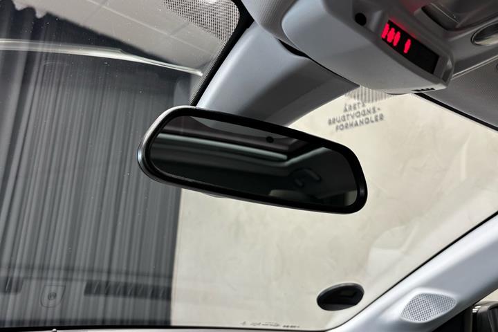 Hvid Opel Corsa fra 2020