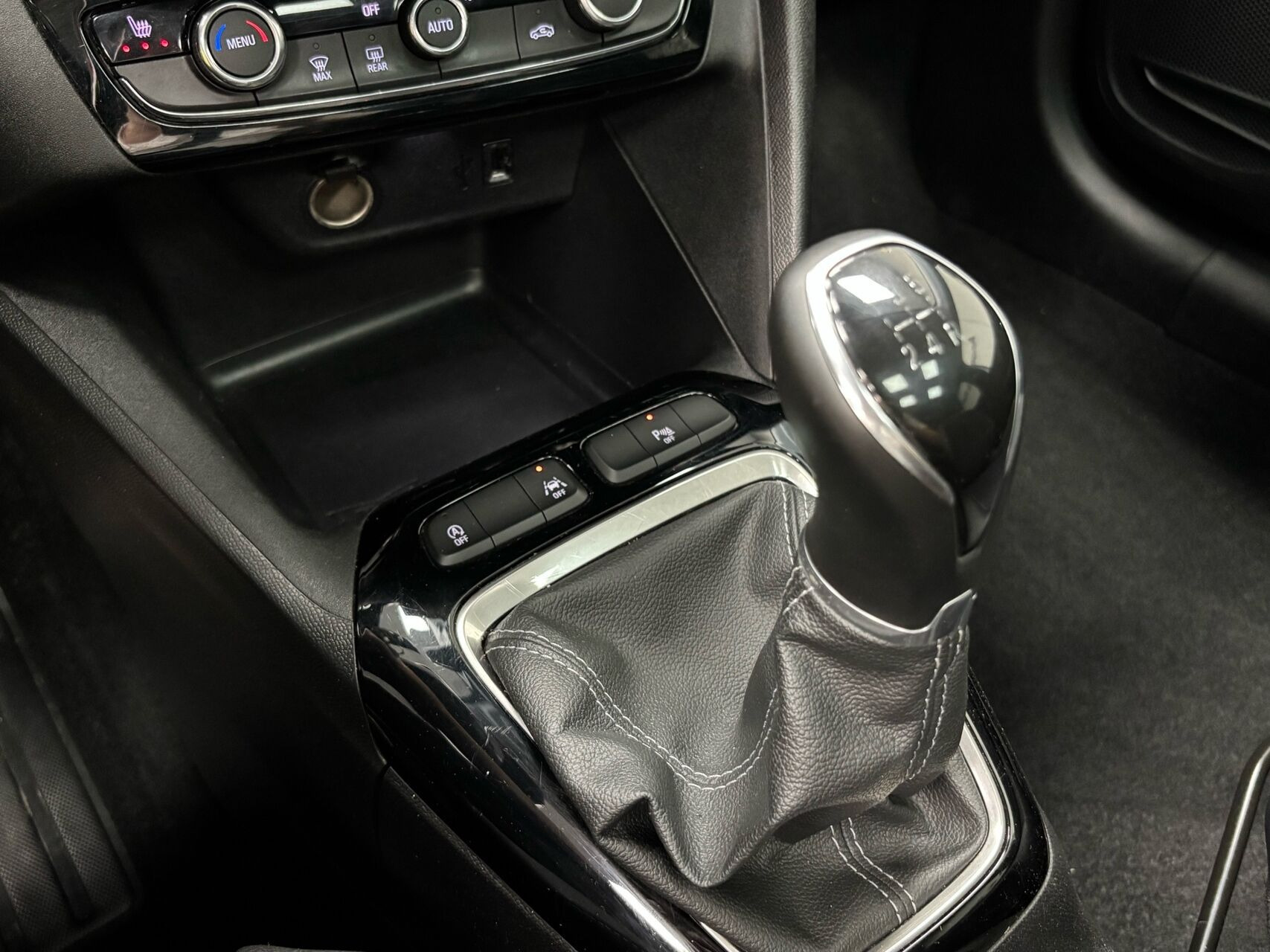 Hvid Opel Corsa fra 2020
