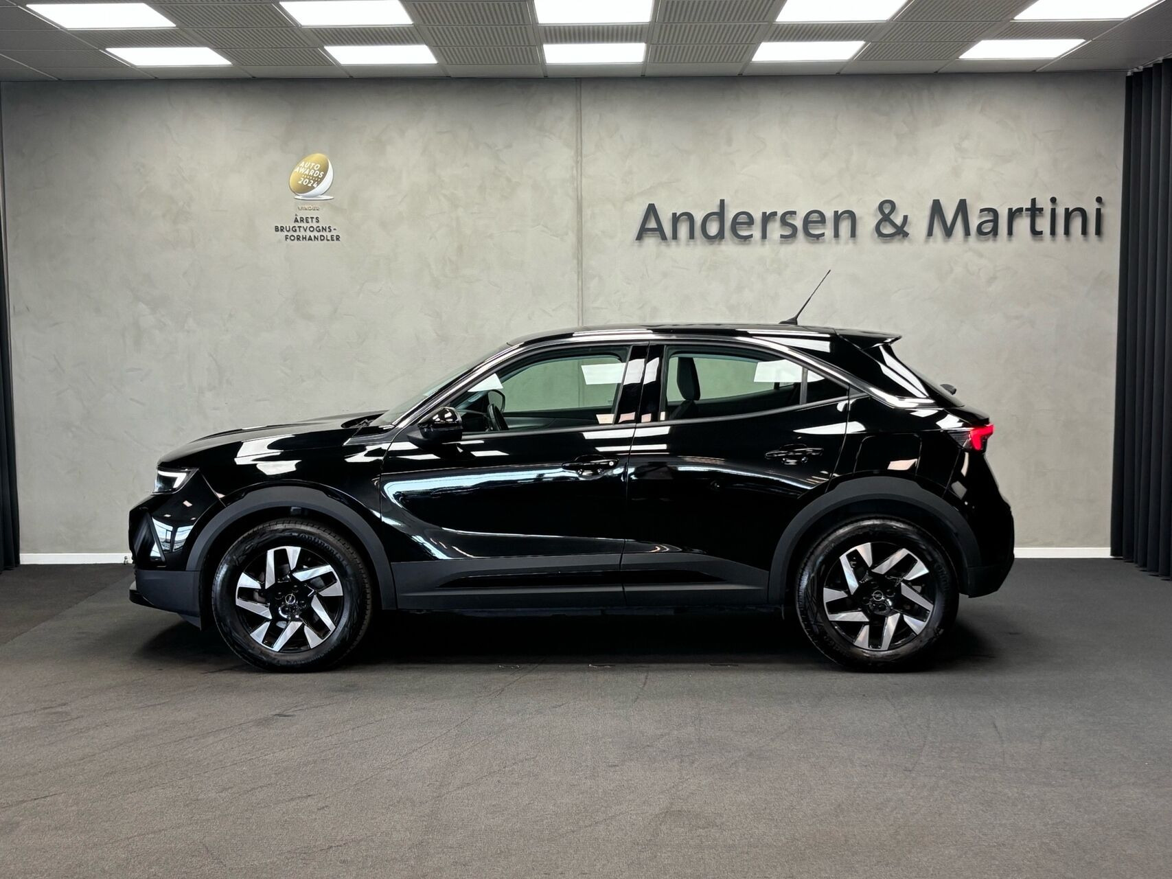 Sort Opel Mokka-e fra 2023