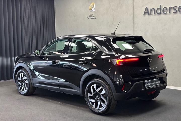 Sort Opel Mokka-e fra 2023