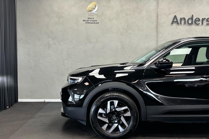Sort Opel Mokka-e fra 2023
