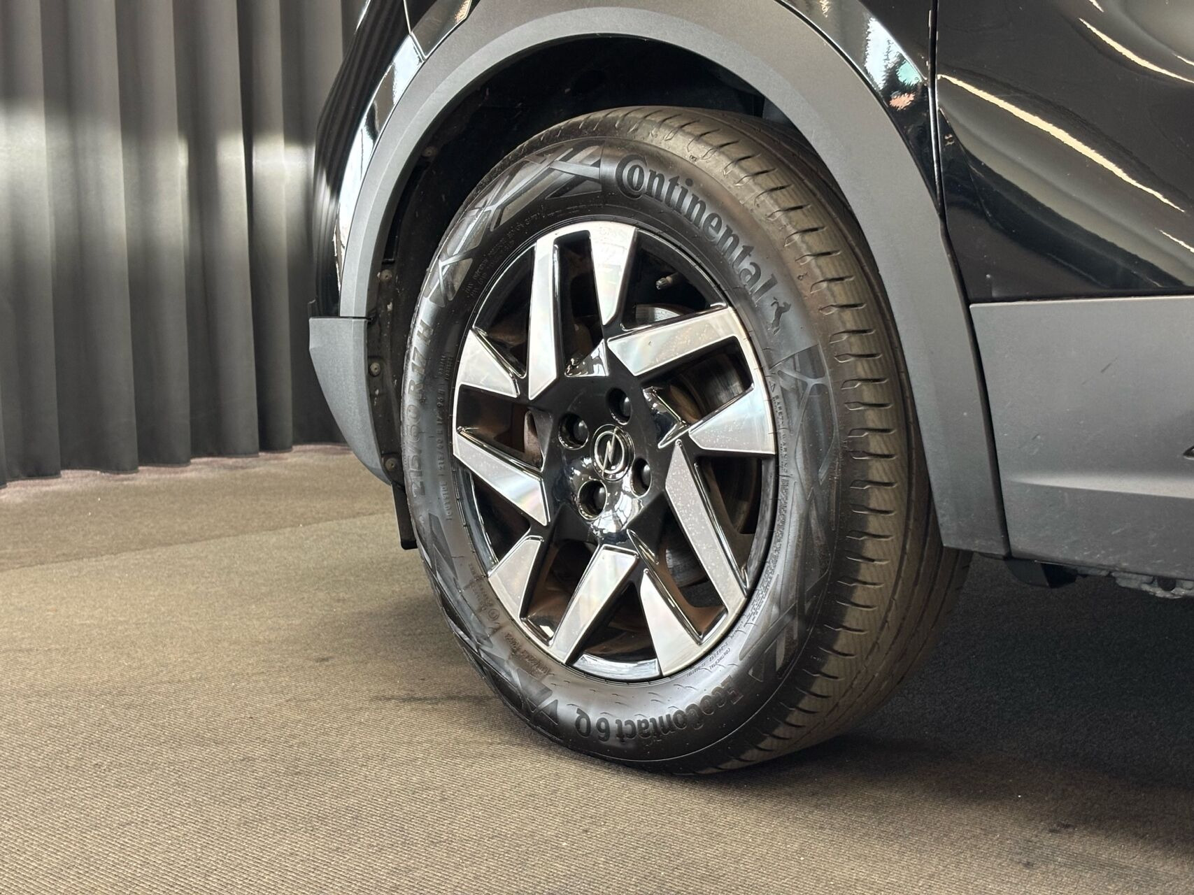 Sort Opel Mokka-e fra 2023