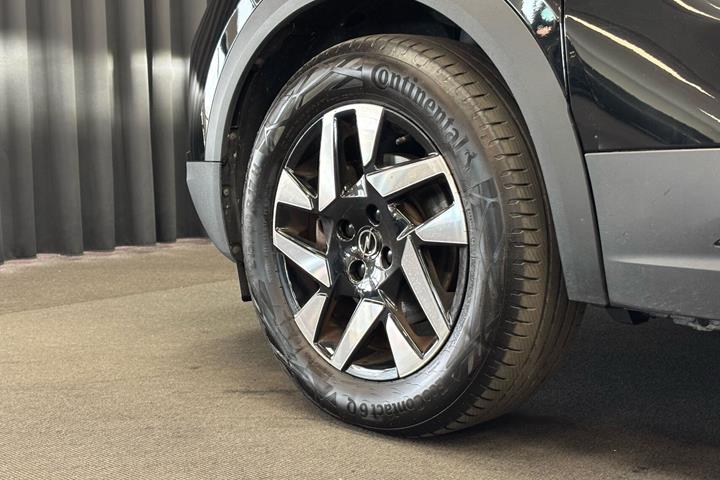 Sort Opel Mokka-e fra 2023