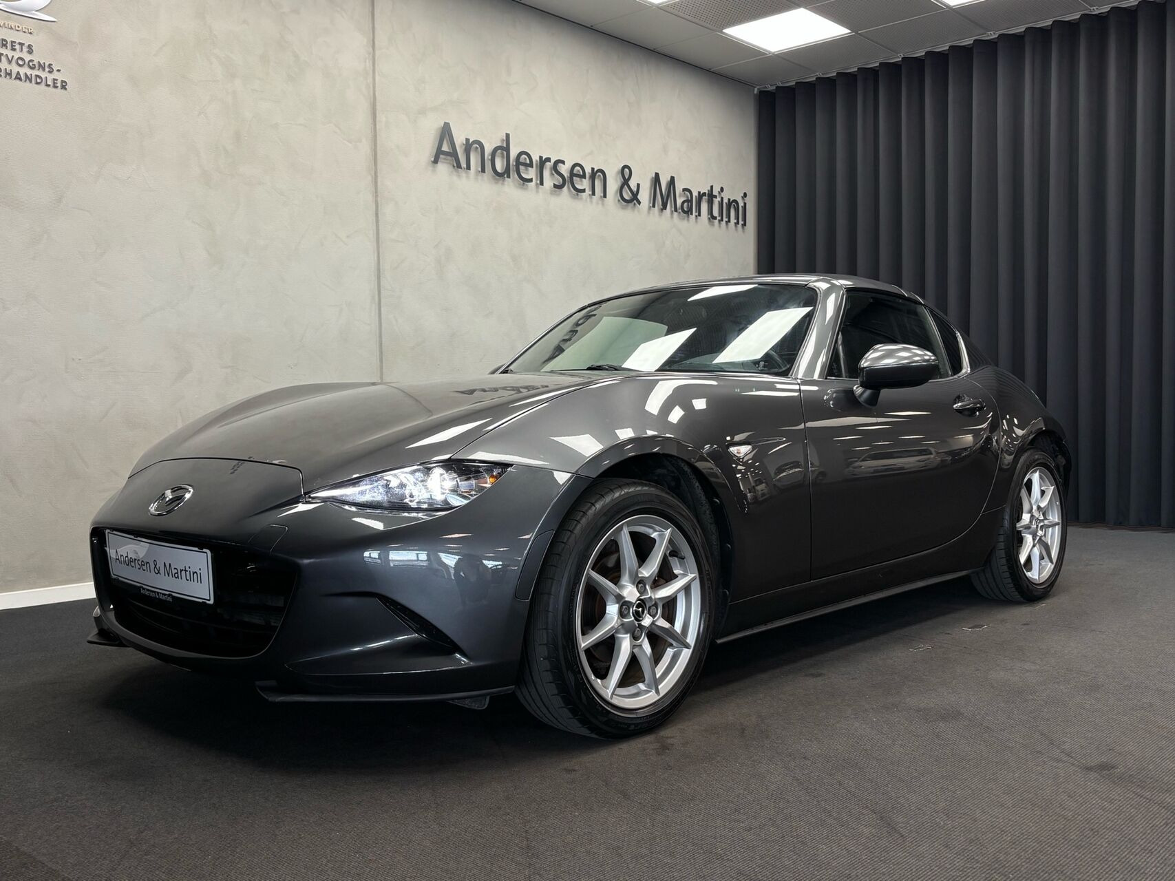 Grå Mazda MX-5 fra 2017