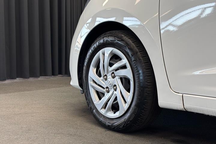 Hvid Hyundai i10 fra 2017