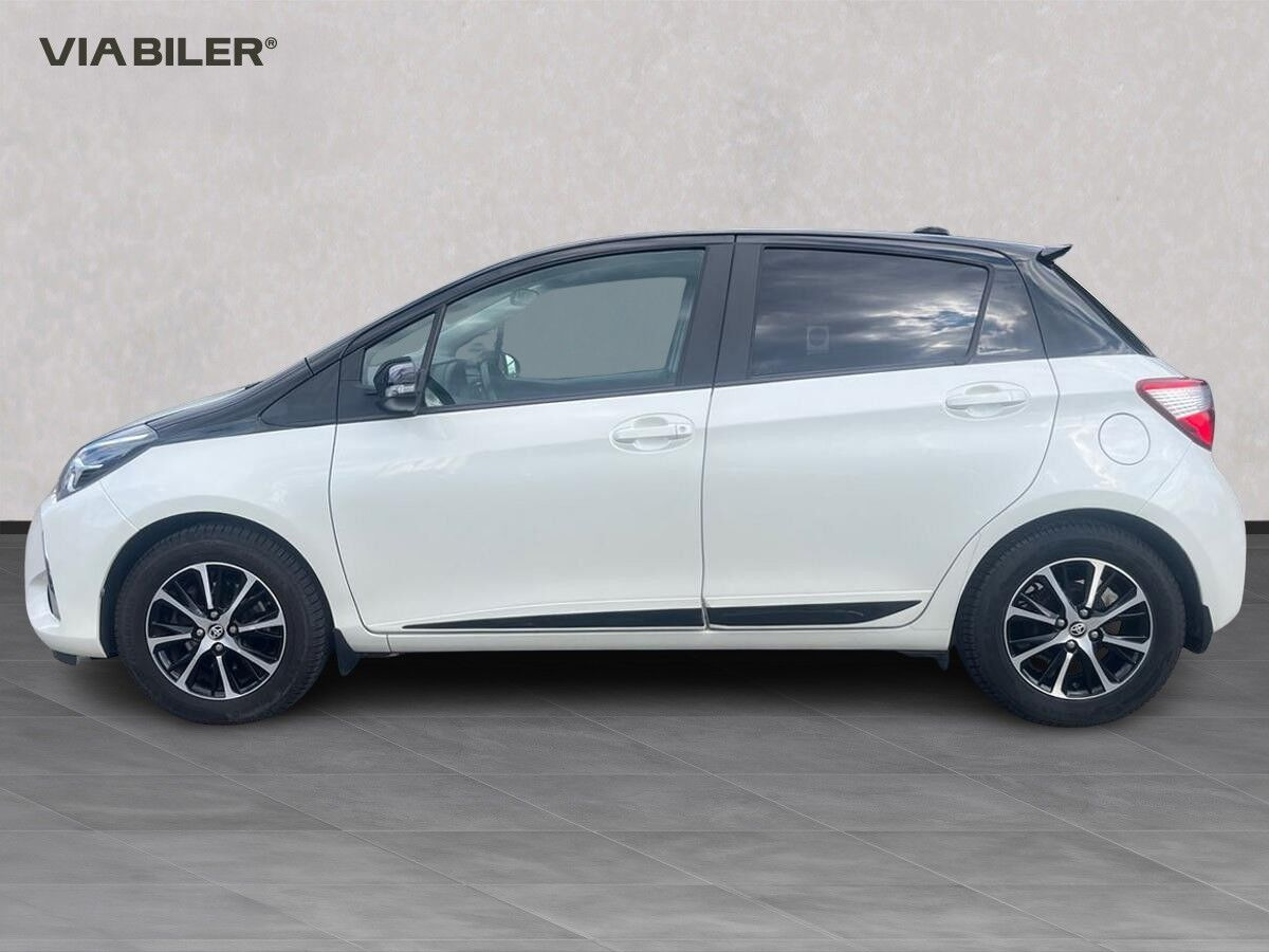 Sort Toyota Yaris fra 2018