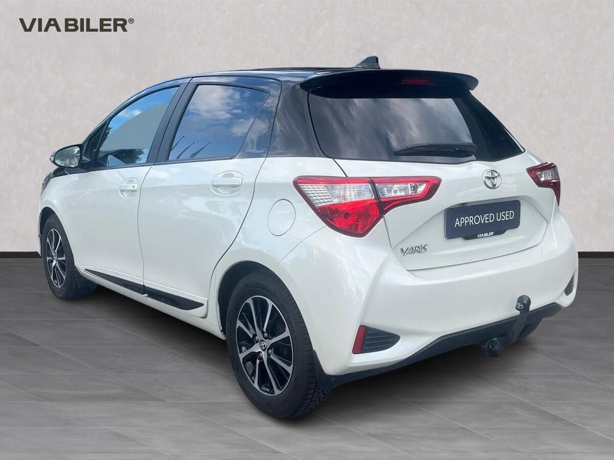 Sort Toyota Yaris fra 2018