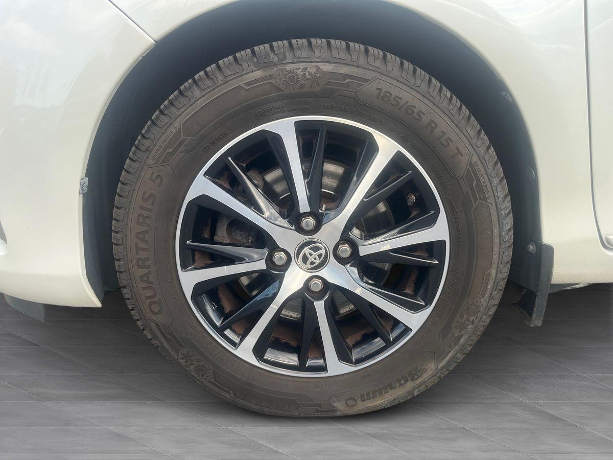 Sort Toyota Yaris fra 2018