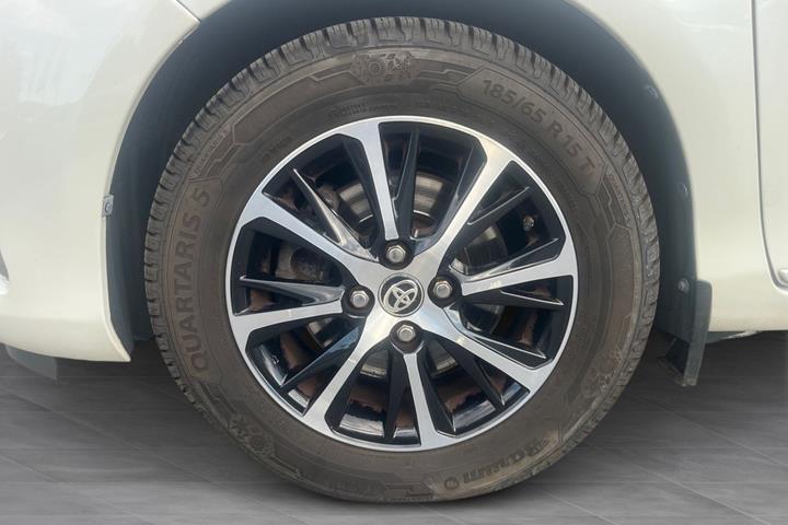 Sort Toyota Yaris fra 2018