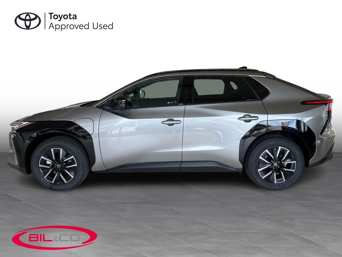 Grå Toyota BZ4X fra 2026
