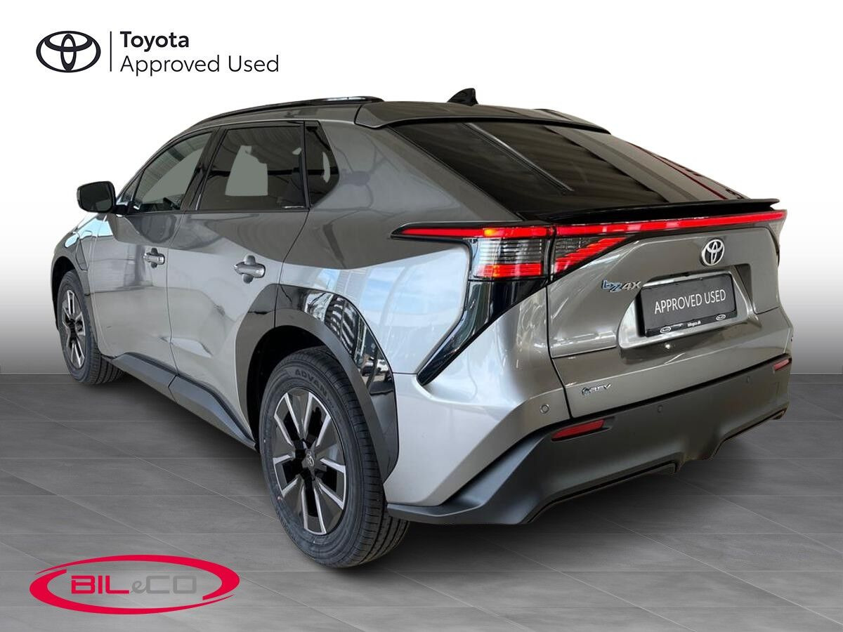 Grå Toyota BZ4X fra 2026