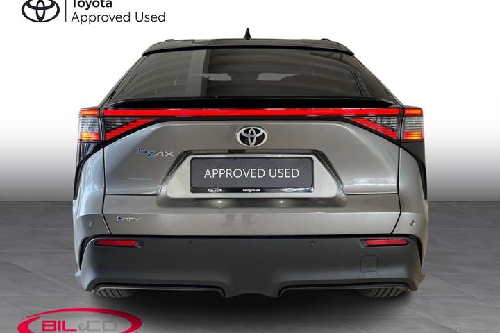 Grå Toyota BZ4X fra 2026