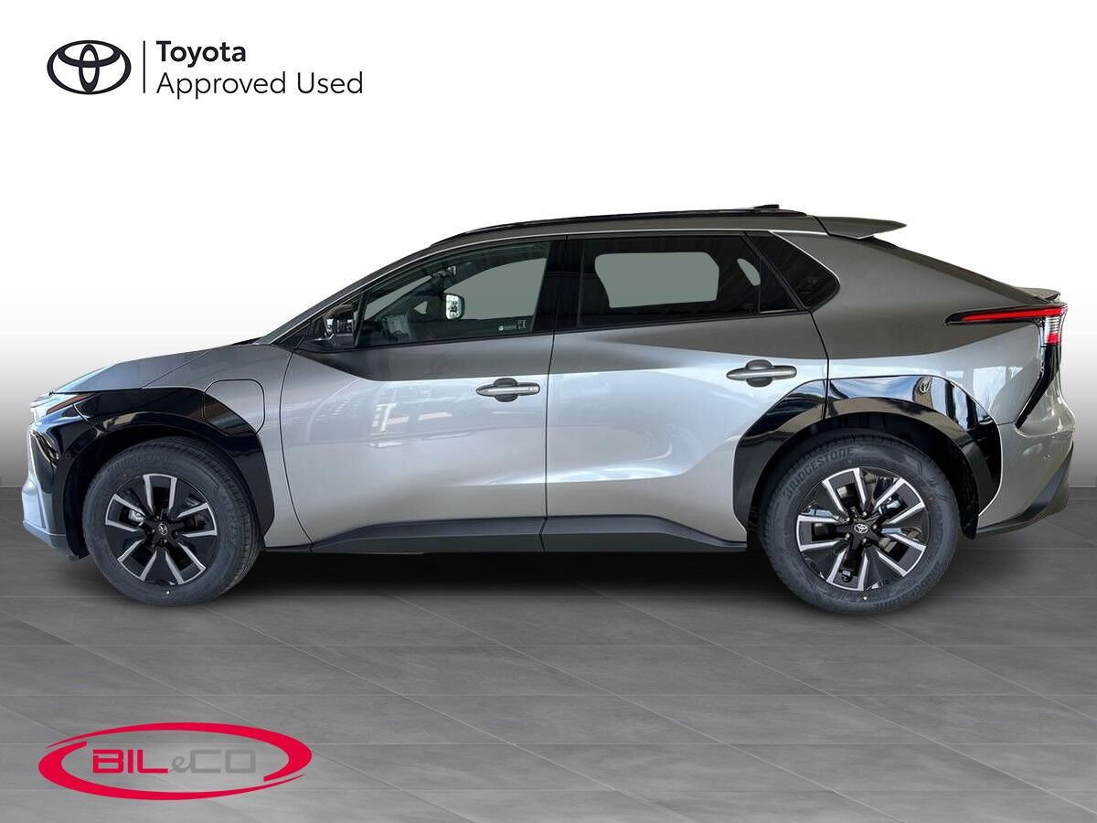Grå Toyota BZ4X fra 2026