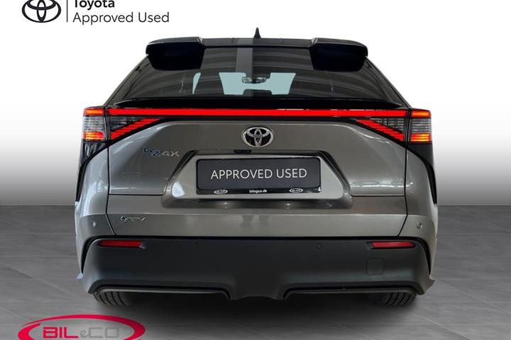 Grå Toyota BZ4X fra 2026