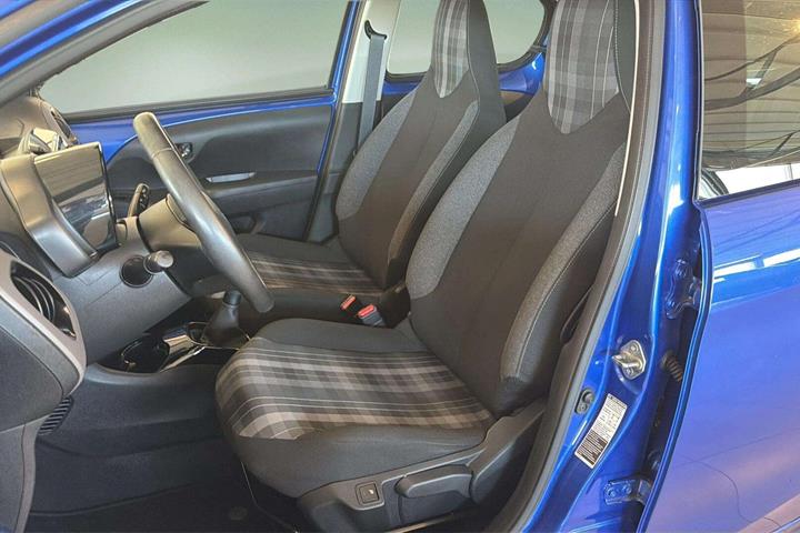 Blå Peugeot 108 fra 2020