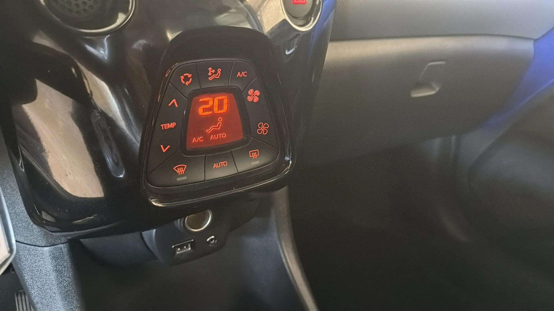 Blå Peugeot 108 fra 2020