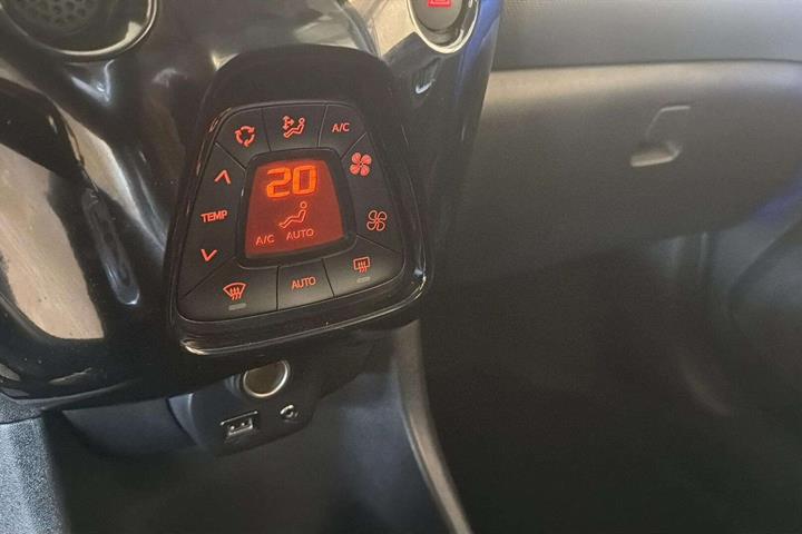 Blå Peugeot 108 fra 2020