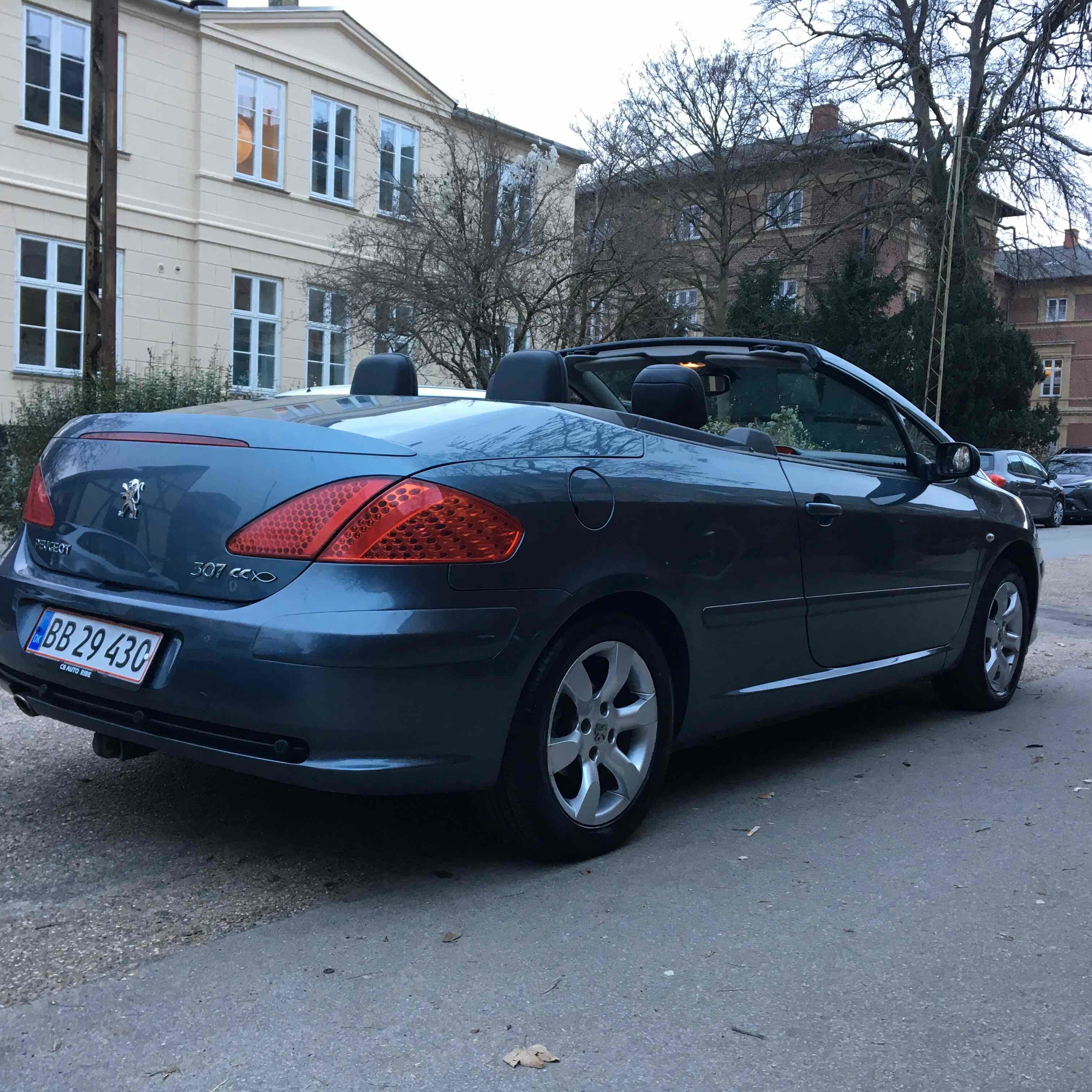 Grå Peugeot 307 CC fra 2009
