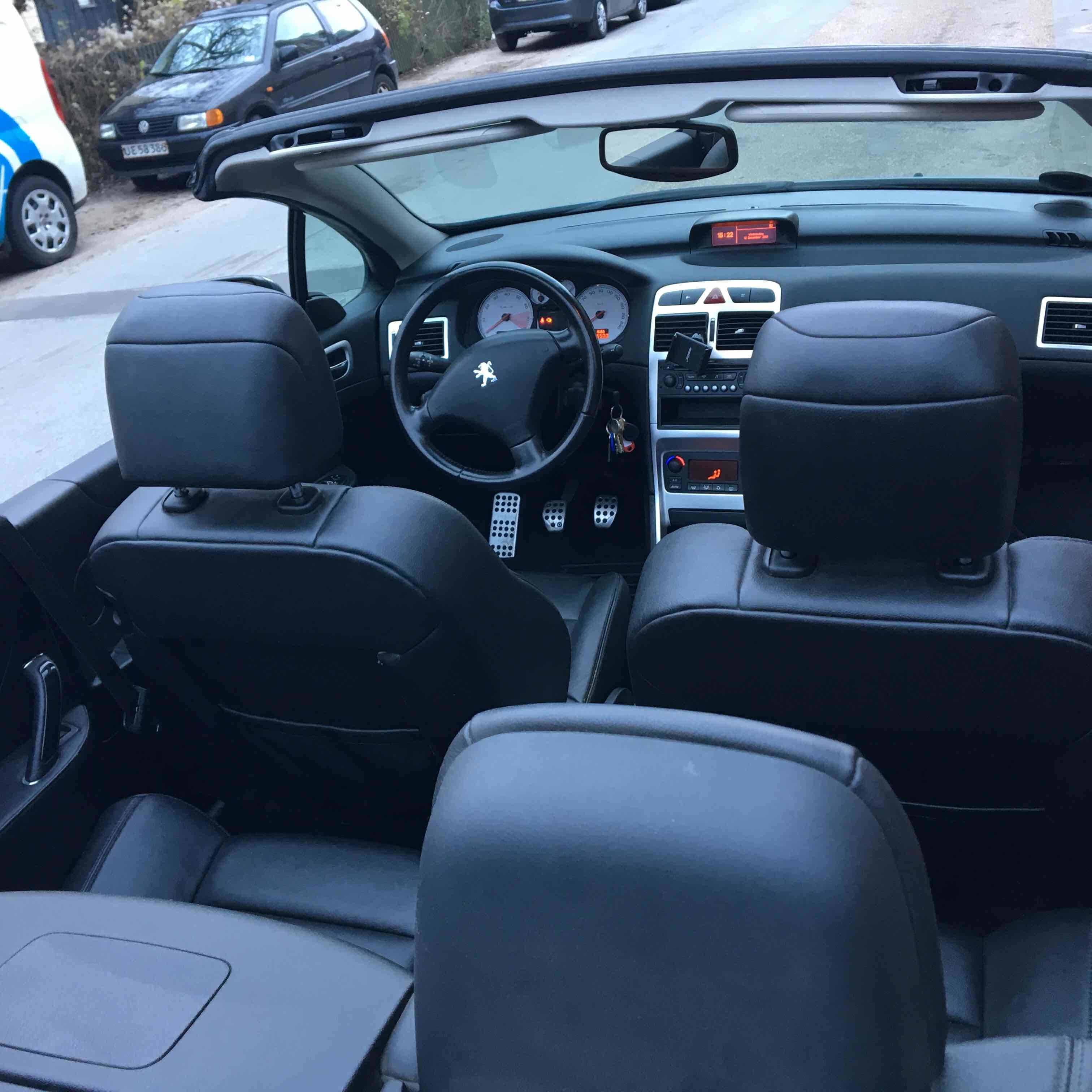 Grå Peugeot 307 CC fra 2009
