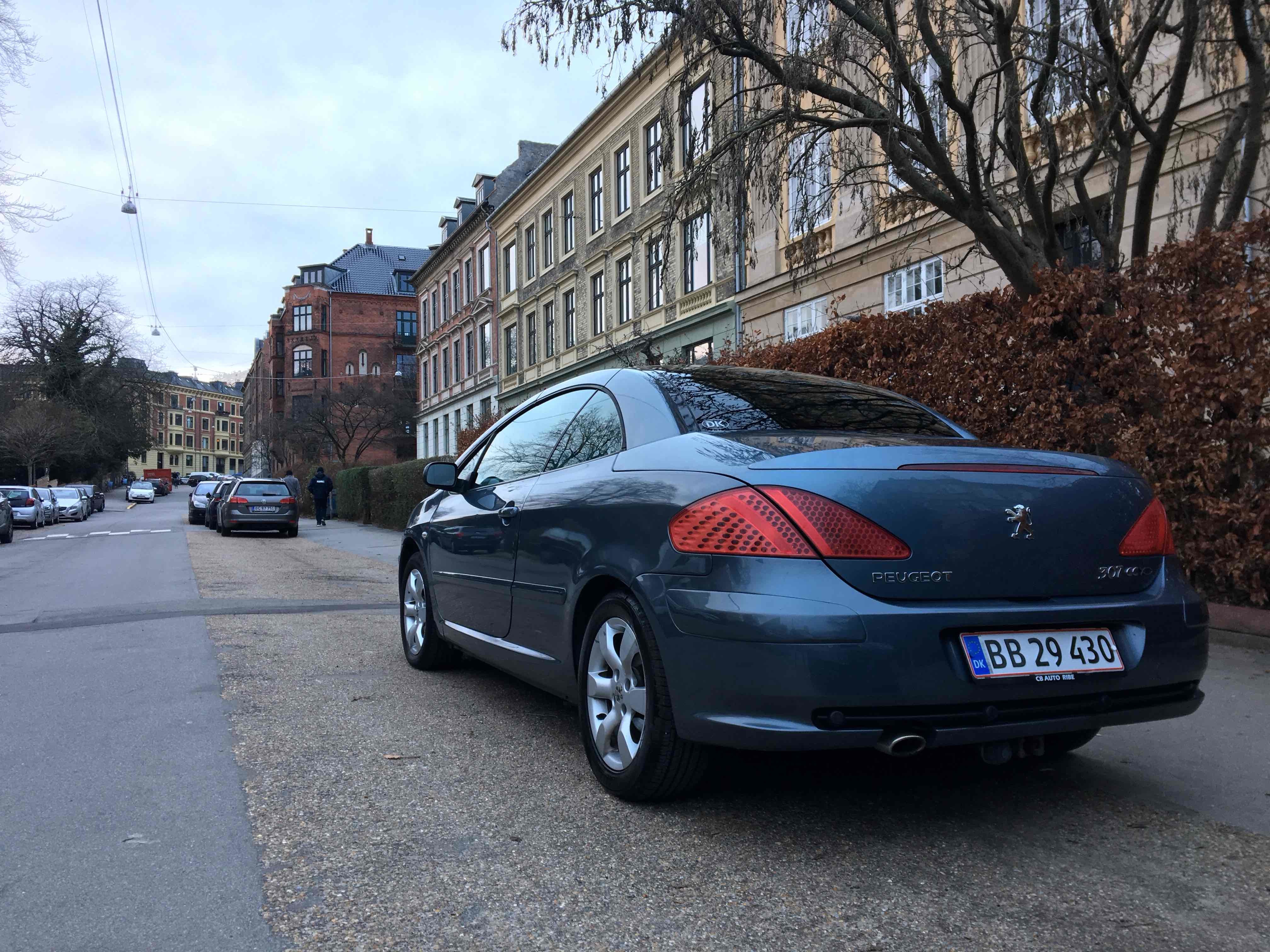 Grå Peugeot 307 CC fra 2009