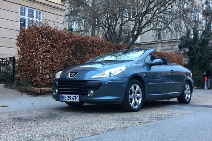 Grå Peugeot 307 CC fra 2009