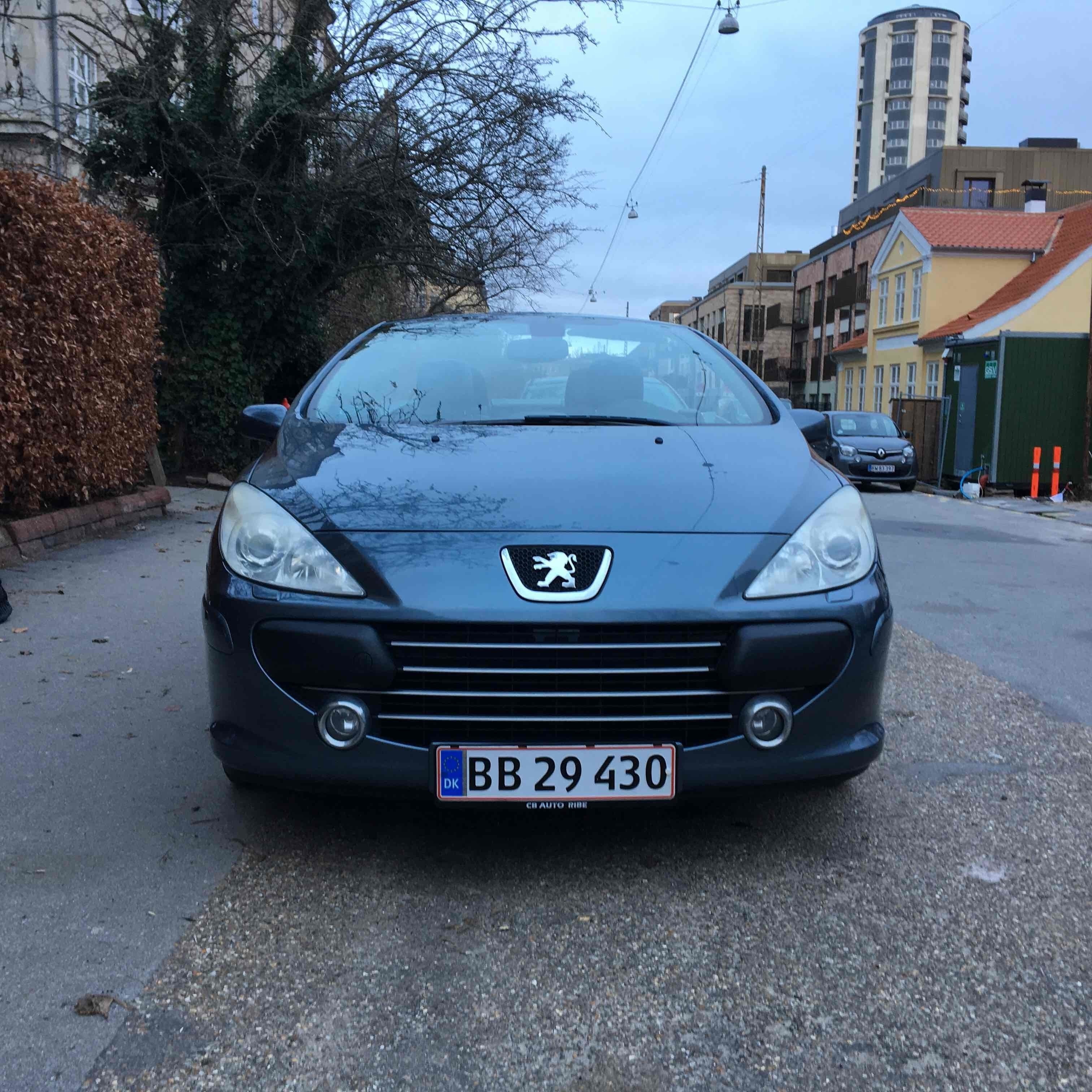 Grå Peugeot 307 CC fra 2009
