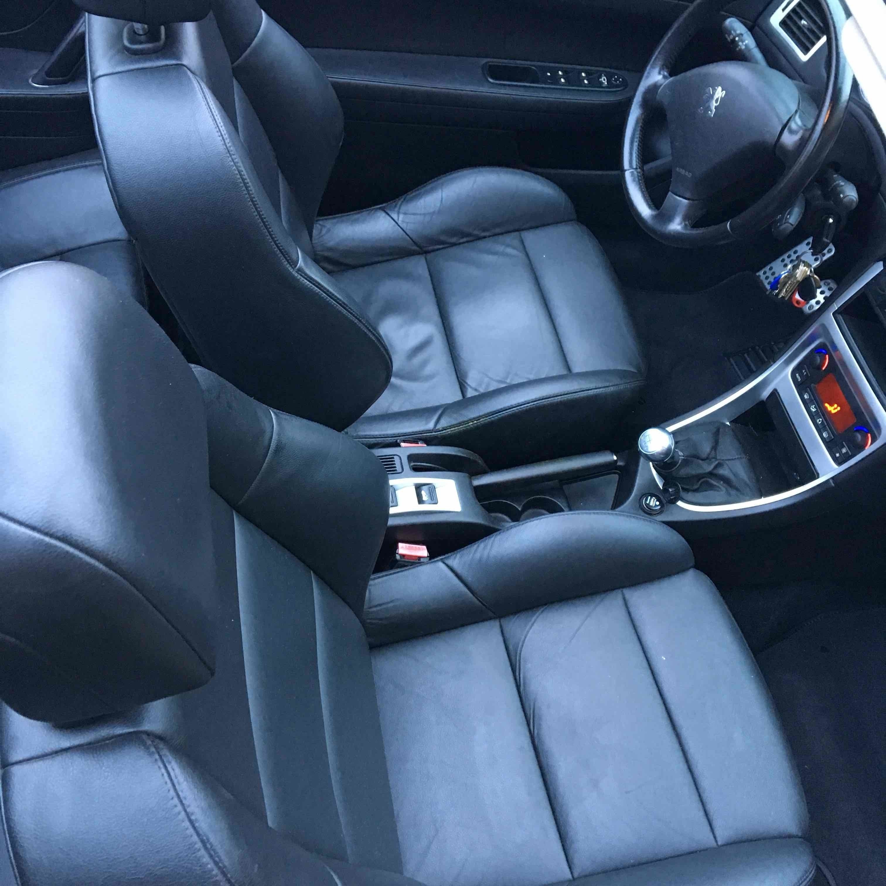 Grå Peugeot 307 CC fra 2009