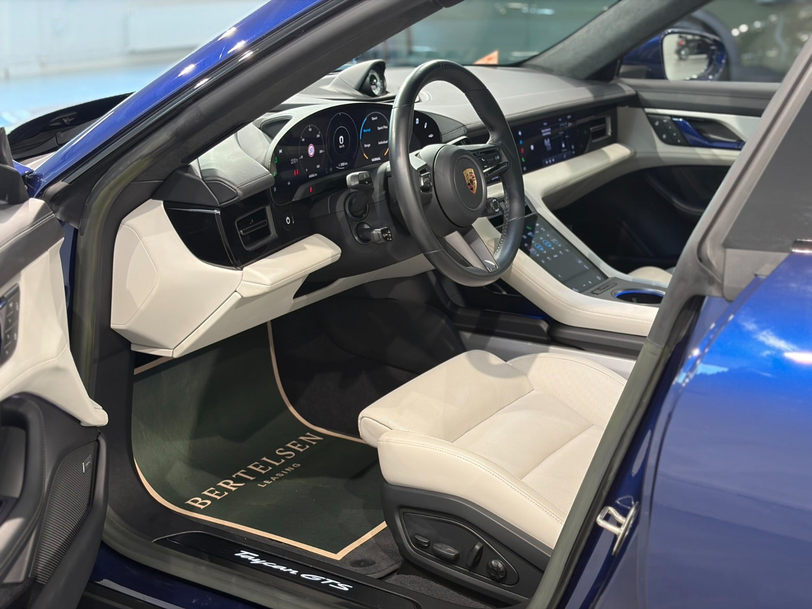 Blå Porsche Taycan GTS fra 2022