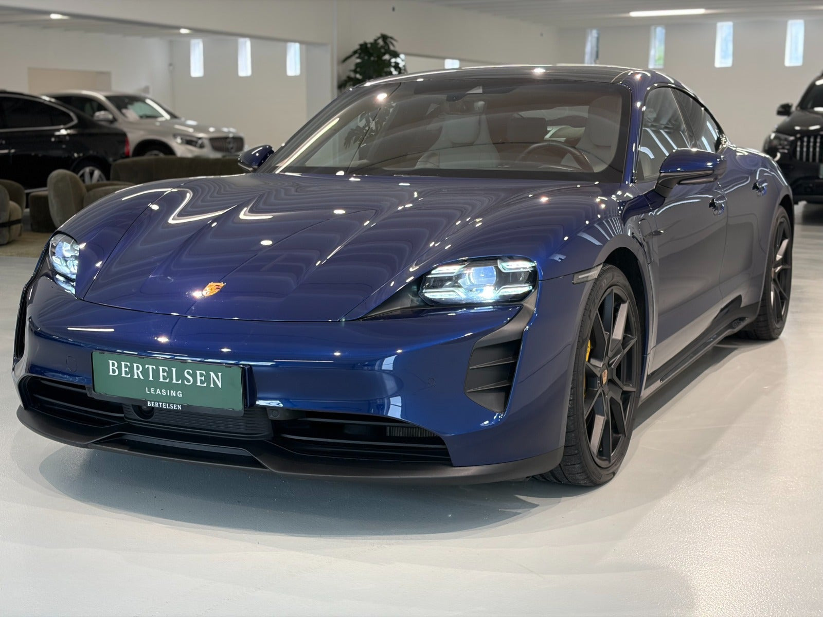 Blå Porsche Taycan GTS fra 2022