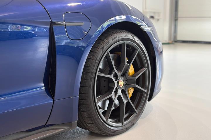 Blå Porsche Taycan GTS fra 2022