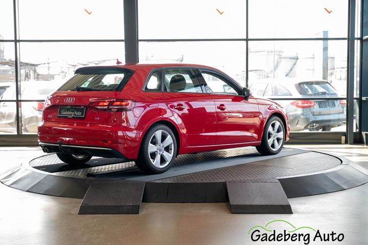 Rød Audi A3 fra 2017