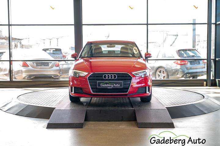 Rød Audi A3 fra 2017